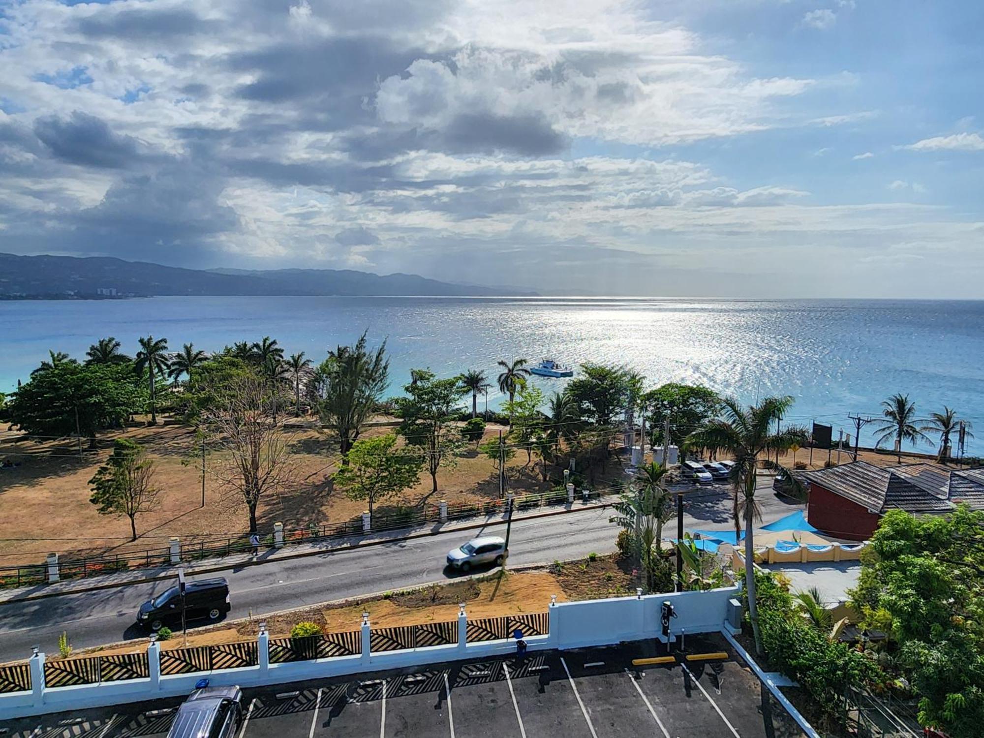 Hotel 39 Jamaica Монтего-Бей Екстер'єр фото